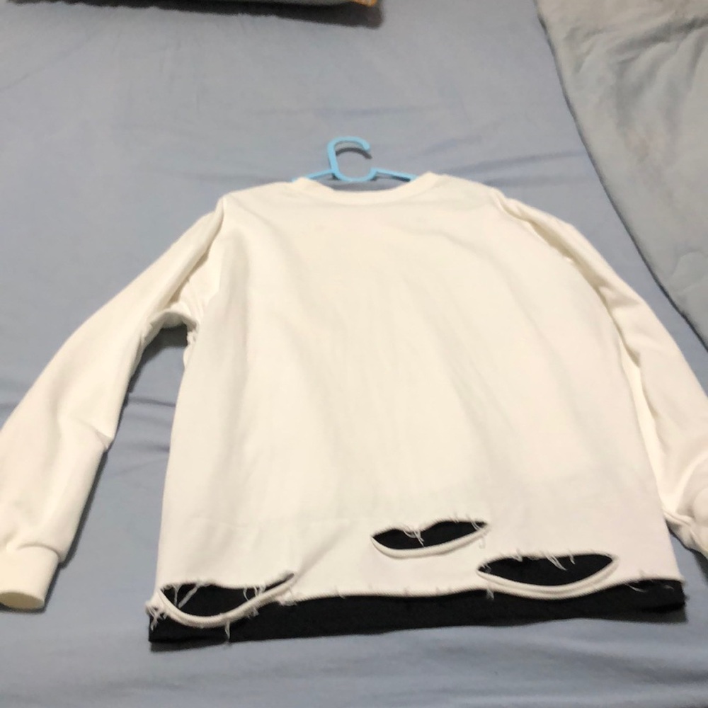 Men's white long-sleeved T-shirt